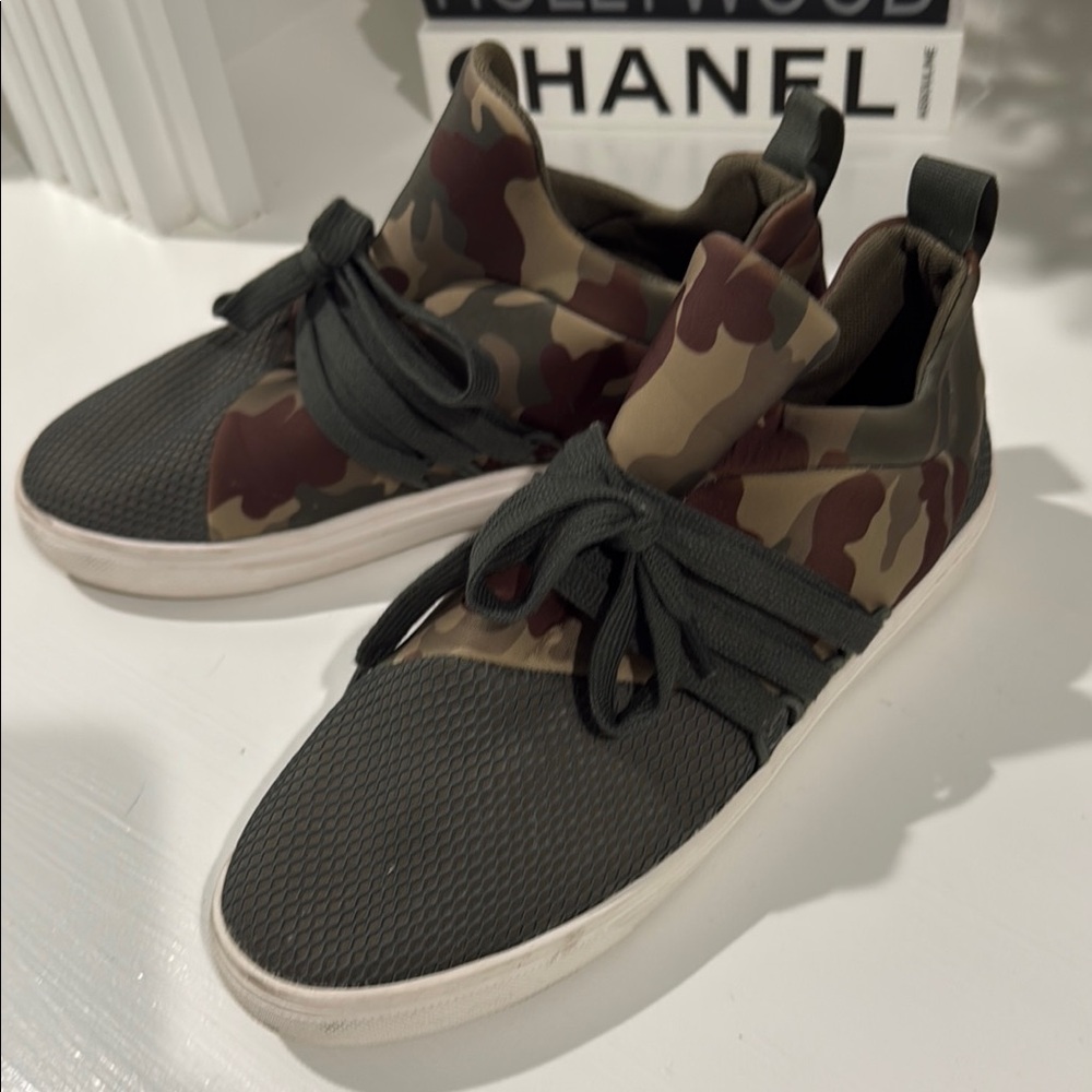 Camouflage High-Top Sneakers - Picture 3 of 5